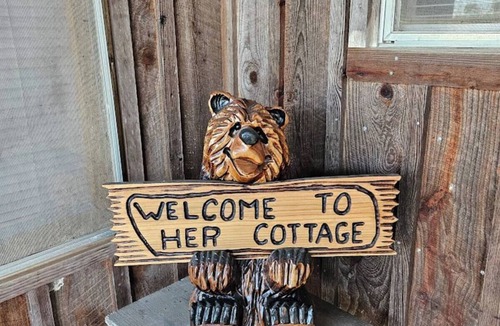 Goldsboro Cabin | His Cabin, Her Cottage