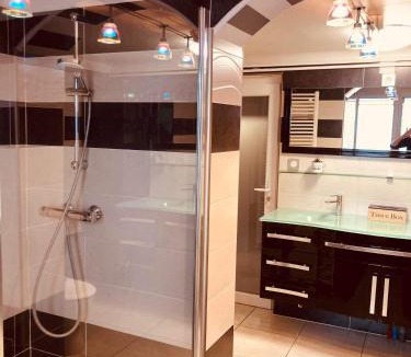 Bezouce Bed & Breakfast | HISTOIRE D'Ô - Les Piscines - Chambres d'hôtes