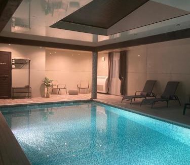 Bezouce Bed & Breakfast | HISTOIRE D'Ô - Les Piscines - Chambres d'hôtes