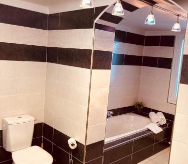 Bezouce Bed & Breakfast | HISTOIRE D'Ô - Les Piscines - Chambres d'hôtes