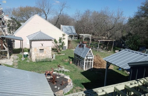 Salado House | Historic 1 1/2-story house in Salado! Walk to shopping, dining and Salado Creek.