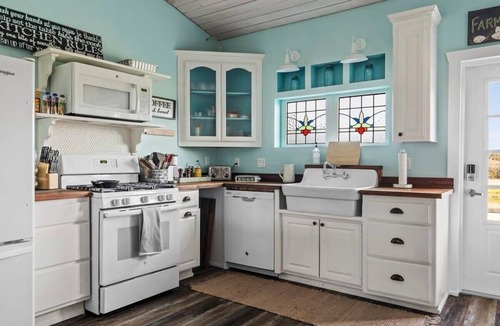 Boerne House | Historic 1 BR Cottage | Mountain Views | Firepit