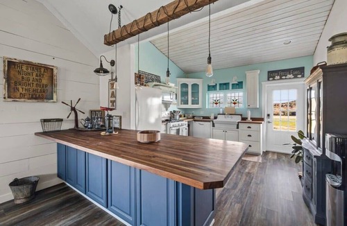 Boerne House | Historic 1 BR Cottage | Mountain Views | Firepit