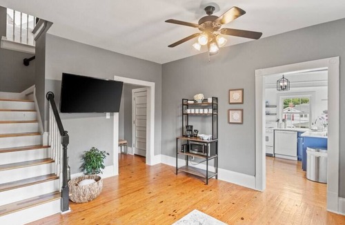 Southwest Raleigh Apartment | Historic 1-BR Loft Walkable to Glenwood Downtown Raleigh