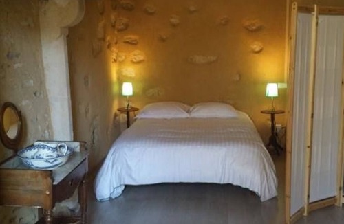 Crannes-en-Champagne Cottage | Historic 15th Century Home with Fireplace, Garden, and Modern Amenities