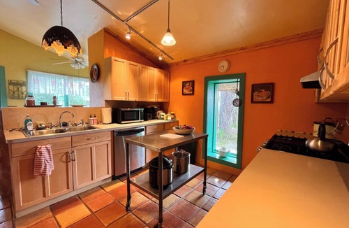 Tierra Amarilla House | Historic 100 year old adobe home - Casa del Castillo