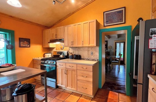 Tierra Amarilla House | Historic 100 year old adobe home - Casa del Castillo