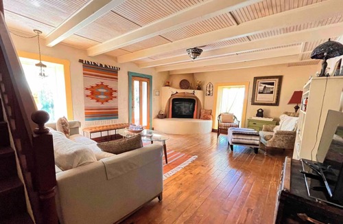 Tierra Amarilla House | Historic 100 year old adobe home - Casa del Castillo
