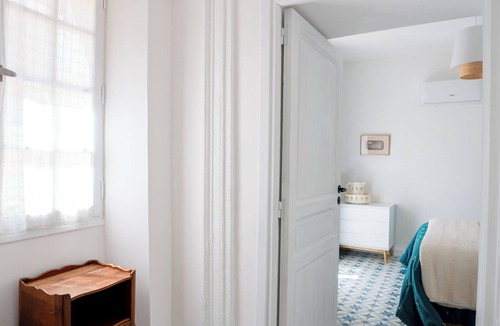 Chateauneuf-du-Pape House | Historic 13th century apartment, village center