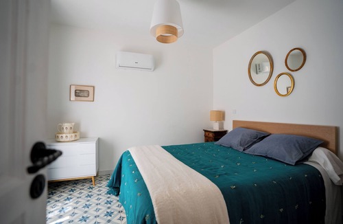 Chateauneuf-du-Pape House | Historic 13th century apartment, village center