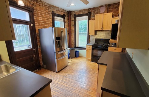 Southmoreland House | Historic 155 y/o 3-bedroom KC house with hot tub.