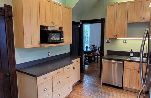Southmoreland House | Historic 155 y/o 3-bedroom KC house with hot tub.