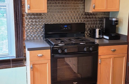 Southmoreland House | Historic 155 y/o 3-bedroom KC house with hot tub.