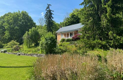 Kingsport House | Historic 1818 Riverfront Cottage