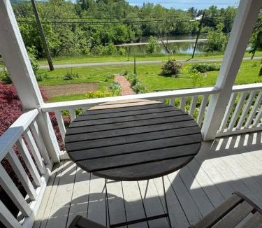 Kingsport House | Historic 1818 Riverfront Cottage