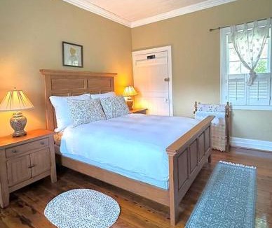 Kingsport House | Historic 1818 Riverfront Cottage