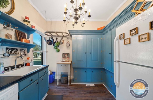 East Troy House | Historic 1868 Farmhouse Kettle Moraine Getaway