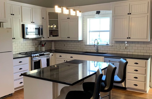 Kyle House | Historic 1904 Home w/Granite Kitchen, Fireplace, Treehouse! Near ATX/San Antonio