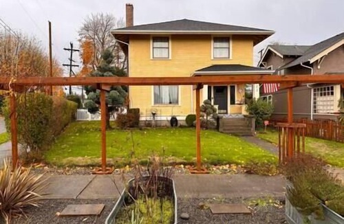 Centralia House | Historic 1905 craftsman