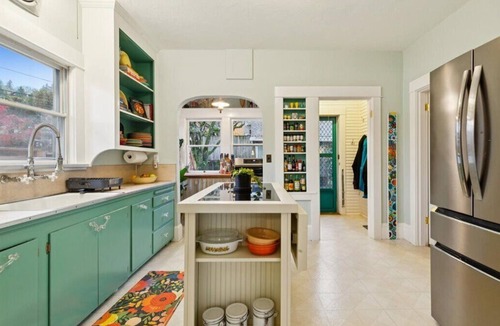 Johns Landing House | Historic 1911 Bungalow Just Two Blocks from the Willamette River — Pet Friendly!