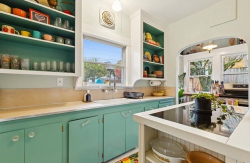 Johns Landing House | Historic 1911 Bungalow Just Two Blocks from the Willamette River — Pet Friendly!