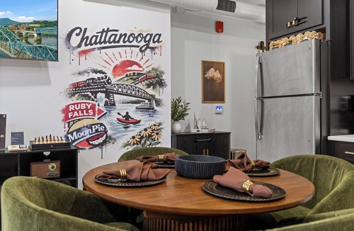 Downtown Chattanooga Condo | Historic 1915 Downtown Condo, 2BR 2BA, Sleeps 6, Free Parking, Pet Friendly