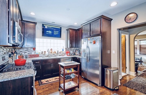 Hermosa House | Historic 1920s Private Bungalow Near Logan Square, pool and beach