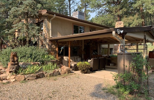 Cedar Crest Apartment | Historic 1925 Pine Cone Inn