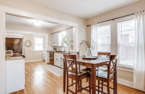 South Overton House | Historic 1929 2-bedroom 2 bathroom home walking distance from Texas Tech!
