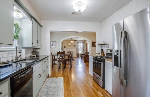 South Overton House | Historic 1929 2-bedroom 2 bathroom home walking distance from Texas Tech!