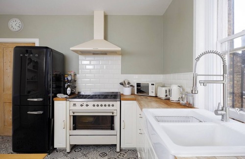 Peterborough Apartment | Historic 1BD in Central Peterborough