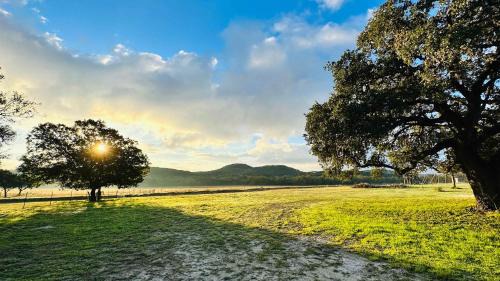 Boerne House | Historic 1BR Farmhouse - Firepit - Mountain Views