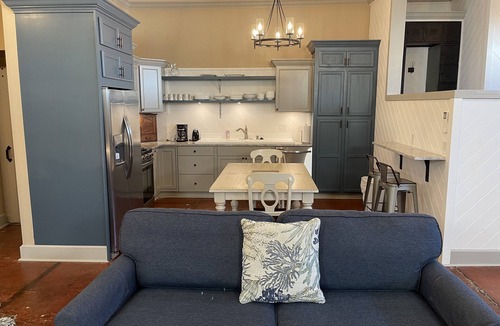 Mountain Home Apartment | Historic 2 bed 2 bath downtown