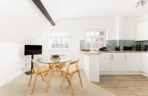 Warwick Town Centre Apartment | Historic 2 Bed in Central Warwick - Pass the Keys