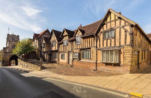 Warwick Town Centre Apartment | Historic 2 Bed in Central Warwick - Pass the Keys