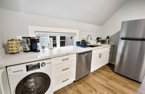 Everett Apartment | Historic 2 BR apartment in Everett w/modern comforts. Features AC, full kitchen, W/D, and dedicated workspace. Only 4 mins to Providence Medical & close to Naval Station. Free street parking