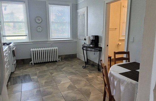 Rockford Apartment | Historic 2 Br appt close to the river.