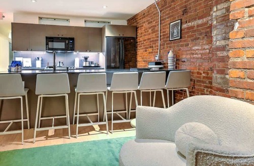 Arts District Apartment | Historic 2 BR Condo – Steps from Broadway!