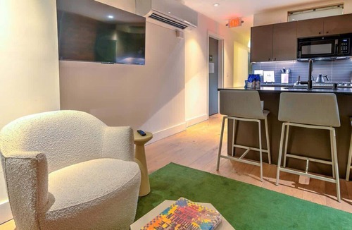 Arts District Apartment | Historic 2 BR Condo – Steps from Broadway!