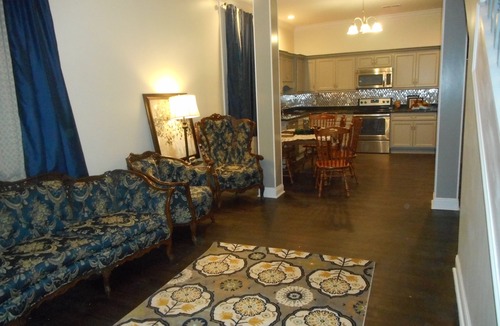 Saint Thomas Development Bed & Breakfast | Historic 2-Story Shot-Gun Garden District BNB-Ample space to explore & lounge!