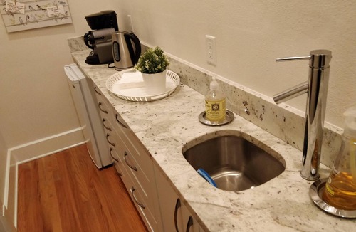 Central West End Apartment | Historic 3-Bedroom Guest Suite · Prime Forest Park Location in Central West End
