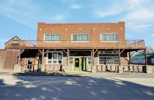 Reed Point Apartment | Historic 3-bedroom Retreat between Bozeman & Billings - Gateway to Yellowstone.