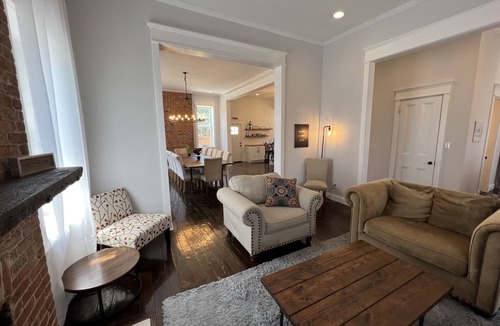 St. Louis House | Historic 3 Story Home - Sleeps 20!