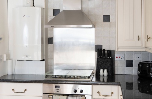 Five Oak Green House | Historic 3BR Converted Barn with private garden