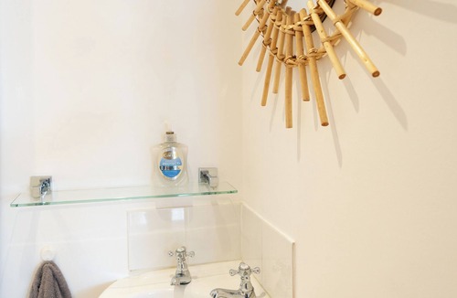 Five Oak Green House | Historic 3BR Converted Barn with private garden