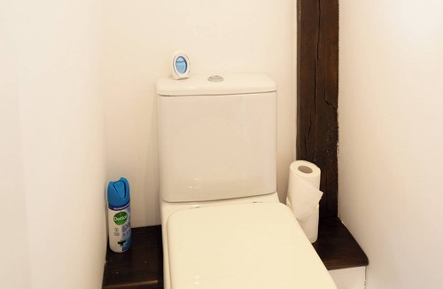 Five Oak Green House | Historic 3BR Converted Barn with private garden