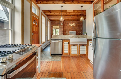 Capitol House | Historic 3BR near Light Rail/Game room, Capitol view