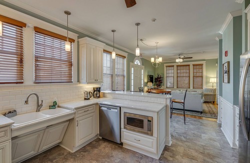Music Row House | Historic 4-Bedroom Manor | Walk to Music Row & Vanderbilt | Family Retreat