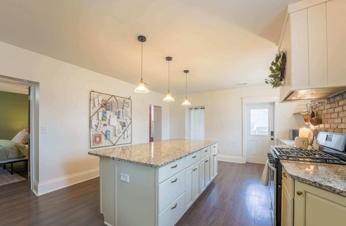 St. Charles Historic District House | Historic 4‑BR Farmhouse Steps to Main Street