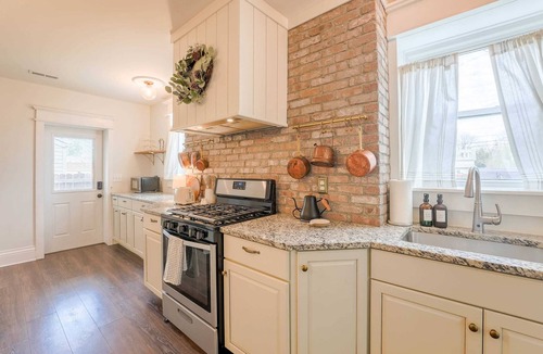 St. Charles Historic District House | Historic 4‑BR Farmhouse Steps to Main Street